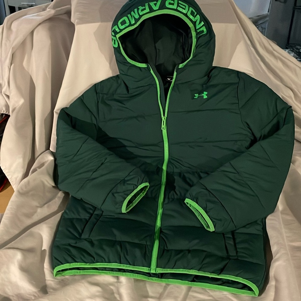 Under Armour boys sizeYXL winter coat.